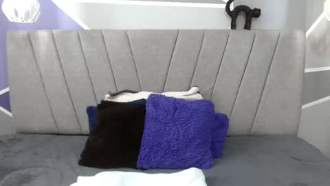 Snapshot of luna_merie chatting on February 15, 2026, 5:53 pm Luna online show from February 15, 2026, 5:53 pm