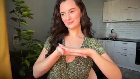 Snapshot of luna_raee chatting on September 23, 2025, 7:55 am luna_raee online show from September 23, 2025, 7:55 am
