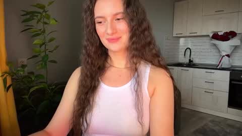 Snapshot of luna_raee chatting on September 27, 2025, 9:47 am luna_raee online show from September 27, 2025, 9:47 am