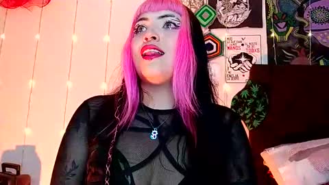 MISS LUNA  online show from January 1, 2025, 12:32 am