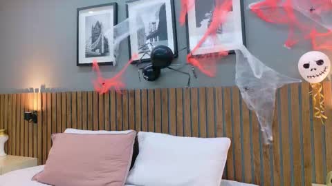 Snapshot of luna_roja25 chatting on October 22, 2025, 1:44 pm LUNA online show from October 22, 2025, 1:44 pm