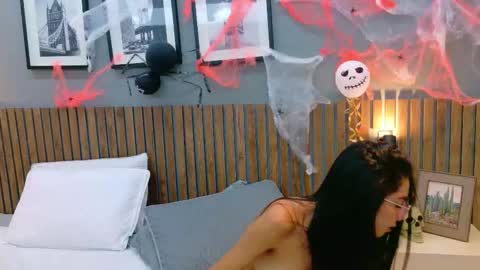 Snapshot of luna_roja25 chatting on October 27, 2025, 2:43 pm LUNA online show from October 27, 2025, 2:43 pm