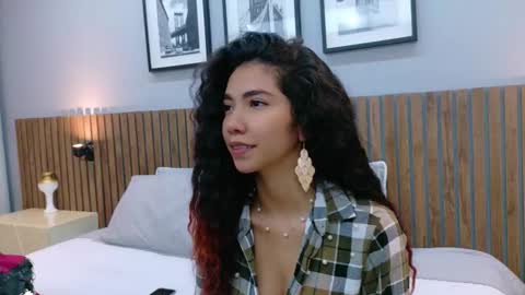 Snapshot of luna_roja25 chatting on November 28, 2025, 1:25 pm LUNA online show from November 28, 2025, 1:25 pm