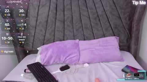 luna_starr69 online show from September 19, 2025, 8:20 pm