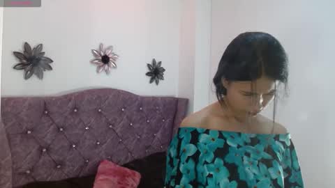 luna_starr69 online show from November 21, 2025, 2:27 pm