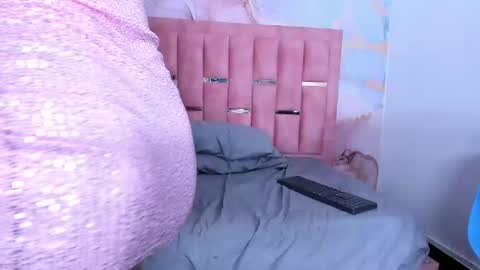 Snapshot of luna_sweeett_ chatting on January 24, 2025, 6:25 pm Luna online show from January 24, 2025, 6:25 pm