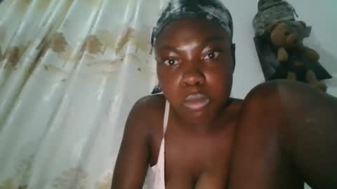 luna_tease online show from November 3, 2025, 9:05 pm