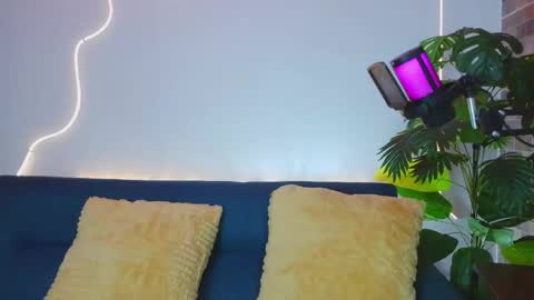 luna_valen online show from May 22, 2026, 4:30 am