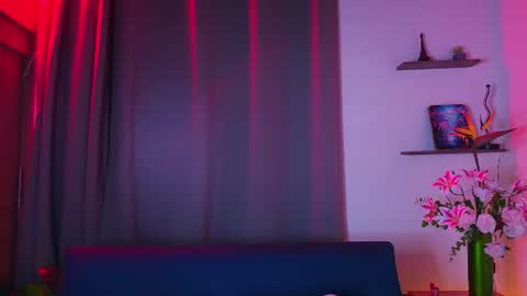 luna_valen online show from July 14, 2026, 8:58 pm