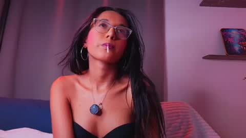 luna_valen online show from July 15, 2026, 9:09 pm