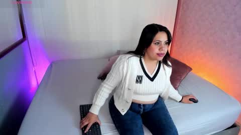 Snapshot of luna_velvett_ chatting on December 17, 2025, 11:16 am Luna online show from December 17, 2025, 11:16 am