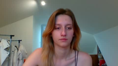 Snapshot of luna_xsensual chatting on December 4, 2024, 8:01 am L U N A online show from December 4, 2024, 8:01 am