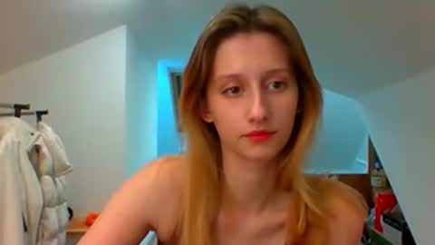 Snapshot of luna_xsensual chatting on December 18, 2024, 5:52 pm L U N A online show from December 18, 2024, 5:52 pm