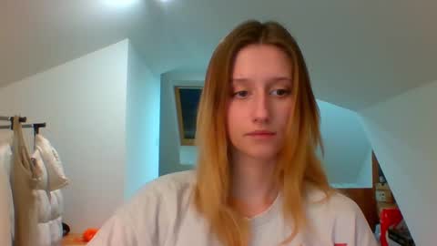 Snapshot of luna_xsensual chatting on December 23, 2024, 3:12 pm L U N A online show from December 23, 2024, 3:12 pm