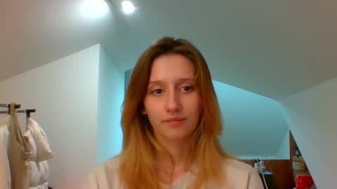 Snapshot of luna_xsensual chatting on December 23, 2024, 6:16 pm L U N A online show from December 23, 2024, 6:16 pm