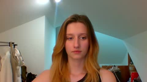 Snapshot of luna_xsensual chatting on December 27, 2024, 3:04 pm L U N A online show from December 27, 2024, 3:04 pm