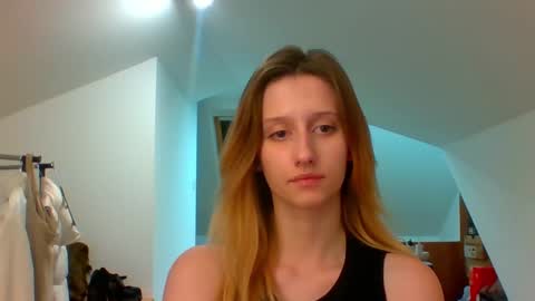 Snapshot of luna_xsensual chatting on December 27, 2024, 6:10 pm L U N A online show from December 27, 2024, 6:10 pm