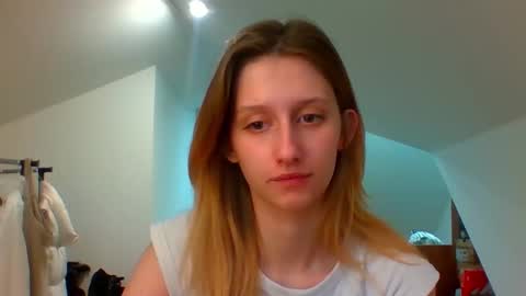 Snapshot of luna_xsensual chatting on December 30, 2024, 7:37 am L U N A online show from December 30, 2024, 7:37 am