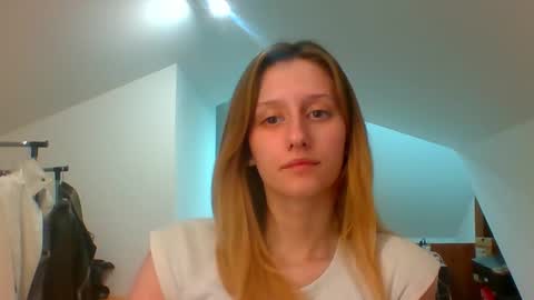 Snapshot of luna_xsensual chatting on January 15, 2025, 6:08 pm L U N A online show from January 15, 2025, 6:08 pm