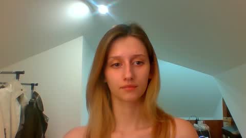 Snapshot of luna_xsensual chatting on January 22, 2025, 5:49 pm L U N A online show from January 22, 2025, 5:49 pm