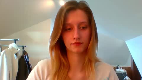 Snapshot of luna_xsensual chatting on February 19, 2025, 11:17 am L U N A online show from February 19, 2025, 11:17 am