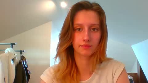 Snapshot of luna_xsensual chatting on February 21, 2025, 7:56 am L U N A online show from February 21, 2025, 7:56 am