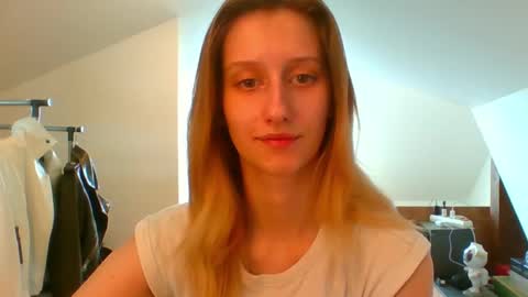 Snapshot of luna_xsensual chatting on February 21, 2025, 11:01 am L U N A online show from February 21, 2025, 11:01 am