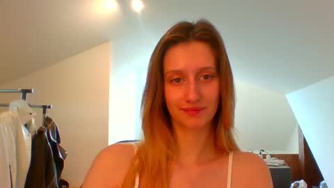Snapshot of luna_xsensual chatting on February 28, 2025, 11:03 am L U N A online show from February 28, 2025, 11:03 am