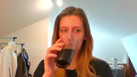 Snapshot of luna_xsensual chatting on March 5, 2025, 2:45 pm L U N A online show from March 5, 2025, 2:45 pm