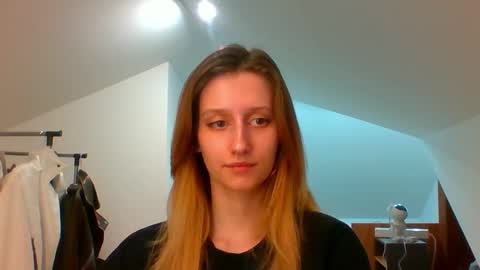 Snapshot of luna_xsensual chatting on March 5, 2025, 6:34 pm L U N A online show from March 5, 2025, 6:34 pm