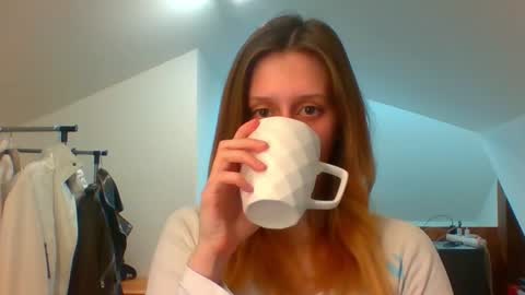 Snapshot of luna_xsensual chatting on March 12, 2025, 3:40 pm L U N A online show from March 12, 2025, 3:40 pm