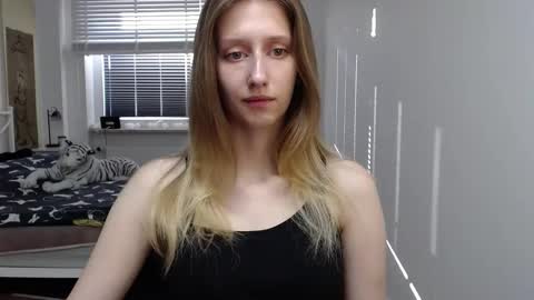 Snapshot of luna_xsensual chatting on September 10, 2025, 5:29 am L U N A online show from September 10, 2025, 5:29 am