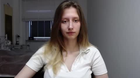 Snapshot of luna_xsensual chatting on September 15, 2025, 5:40 am L U N A online show from September 15, 2025, 5:40 am