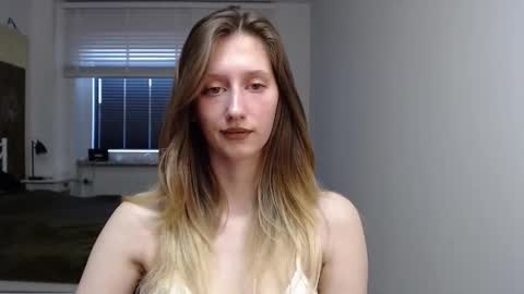 Snapshot of luna_xsensual chatting on September 26, 2025, 5:55 am L U N A online show from September 26, 2025, 5:55 am