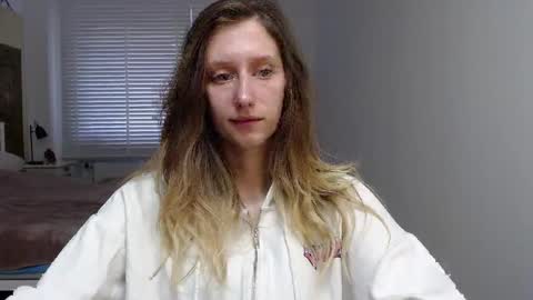 Snapshot of luna_xsensual chatting on October 6, 2025, 5:27 am L U N A online show from October 6, 2025, 5:27 am