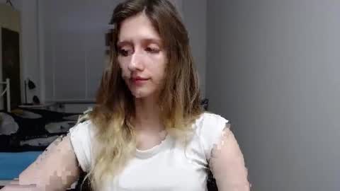 Snapshot of luna_xsensual chatting on October 9, 2025, 5:49 am L U N A online show from October 9, 2025, 5:49 am