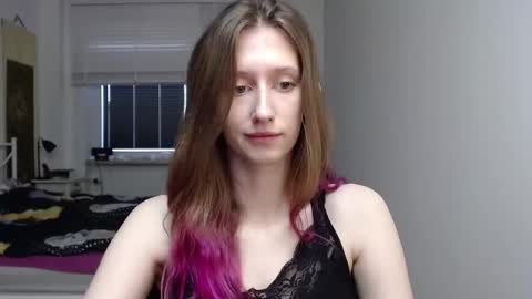 L U N A  online show from November 12, 2025, 7:09 am