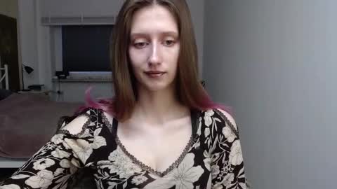 L U N A  online show from November 28, 2025, 6:38 am