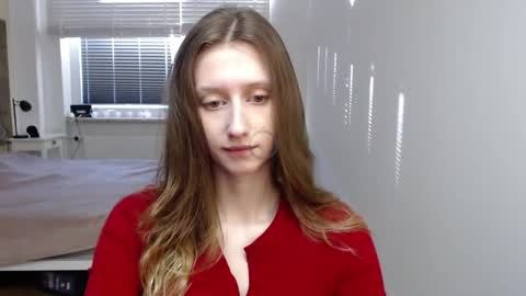 L U N A  online show from April 2, 2026, 5:27 am