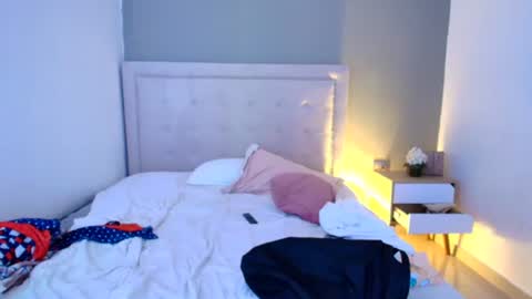 Snapshot of lunaa08 chatting on February 9, 2026, 2:15 am lunaa08 online show from February 9, 2026, 2:15 am