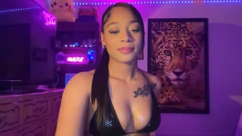 lunaa_11 online show from May 7, 2026, 5:13 am