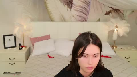 Snapshot of lunaa_baby_girl chatting on April 4, 2026, 8:06 pm Luna online show from April 4, 2026, 8:06 pm