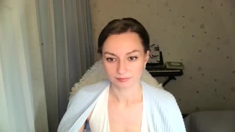 lunaa_bluee online show from November 9, 2025, 7:01 pm