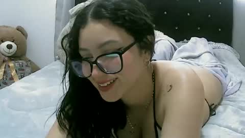 Snapshot of lunaa_sub chatting on February 21, 2025, 6:04 pm lunaa_sub online show from February 21, 2025, 6:04 pm