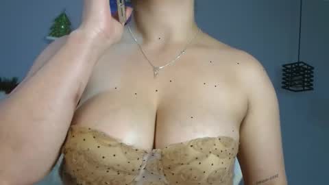 lunaaitana online show from December 18, 2025, 8:59 pm