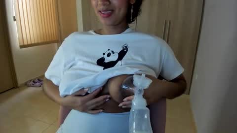 Snapshot of lunabelu_xr chatting on October 18, 2025, 3:35 pm lunabelu_xr online show from October 18, 2025, 3:35 pm