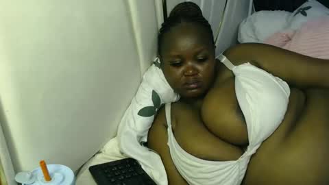 Snapshot of lunabloom01 chatting on March 9, 2026, 10:47 pm lunabloom01 online show from March 9, 2026, 10:47 pm