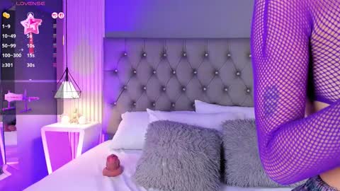 Luna  online show from February 27, 2026, 5:57 pm