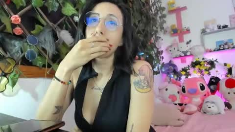 lunacristal_moon online show from January 12, 2025, 5:13 am