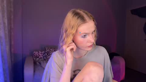Snapshot of lunacyy chatting on September 10, 2025, 4:07 pm Britney online show from September 10, 2025, 4:07 pm